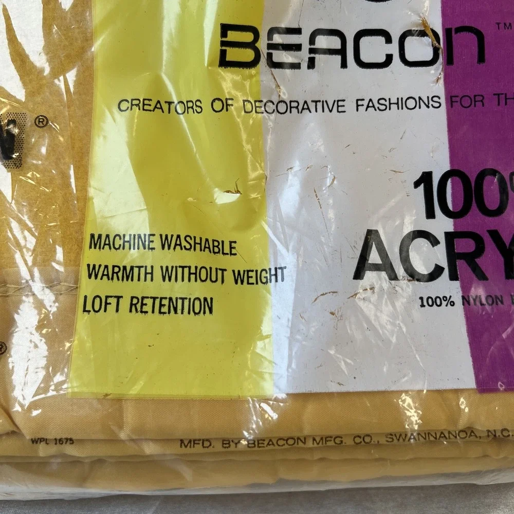 Vtg Beacon Fantasy Needlewoven Nylon Edge Yellow Acrylic Twin Full Blanket 90x72